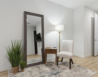 4303 Roseland Avenue - Photo Thumbnail 19