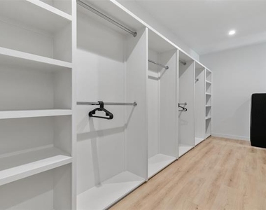 4303 Roseland Avenue - Photo Thumbnail 23