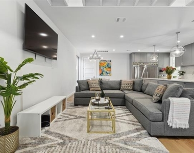 4303 Roseland Avenue - Photo Thumbnail 8