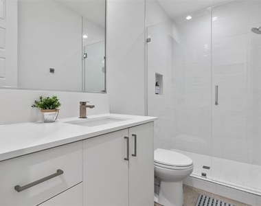 4303 Roseland Avenue - Photo Thumbnail 30