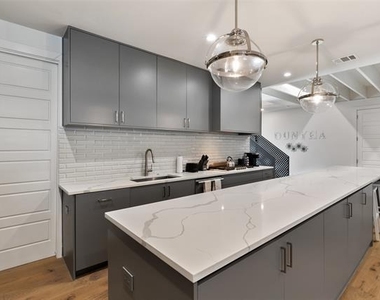 4303 Roseland Avenue - Photo Thumbnail 3