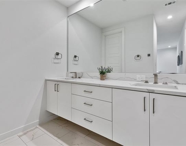 4303 Roseland Avenue - Photo Thumbnail 21