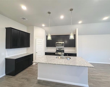 13140 Zion Drive - Photo Thumbnail 10