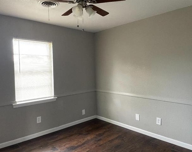 4425 Jane Anne Street - Photo Thumbnail 8