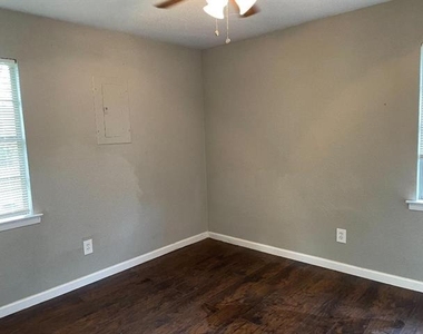 4425 Jane Anne Street - Photo Thumbnail 9
