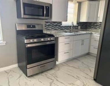 4425 Jane Anne Street - Photo Thumbnail 4