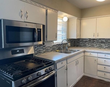 4425 Jane Anne Street - Photo Thumbnail 5