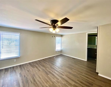5850 Hartford Street - Photo Thumbnail 8