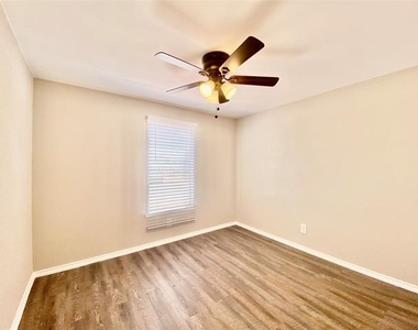 5850 Hartford Street - Photo Thumbnail 11