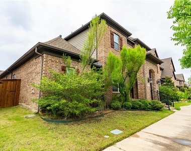1113 Peacock Boulevard - Photo Thumbnail 1
