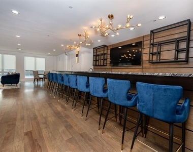 2934 N Hall Street - Photo Thumbnail 8