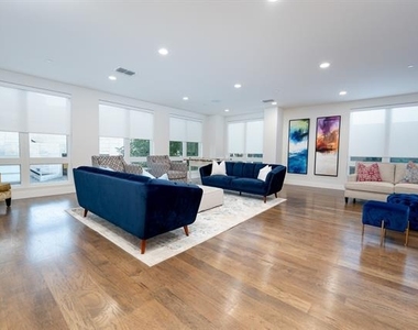2934 N Hall Street - Photo Thumbnail 7