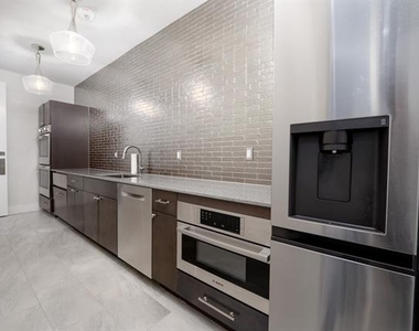 2934 N Hall Street - Photo Thumbnail 10