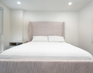 2934 N Hall Street - Photo Thumbnail 4