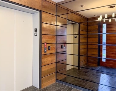 2934 N Hall Street - Photo Thumbnail 2