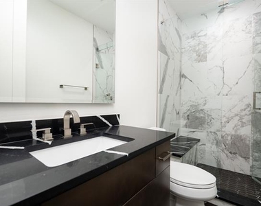 2934 N Hall Street - Photo Thumbnail 5