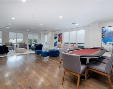 2934 N Hall Street - Photo Thumbnail 9