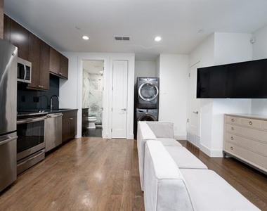 2934 N Hall Street - Photo Thumbnail 3