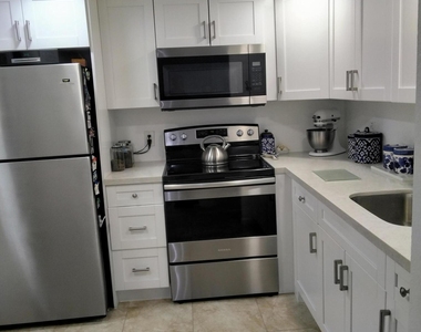 399 Brittany Drive - Photo Thumbnail 4