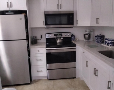399 Brittany Drive - Photo Thumbnail 7