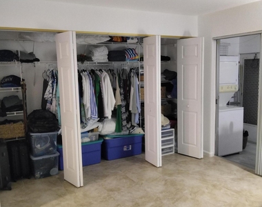 399 Brittany Drive - Photo Thumbnail 12