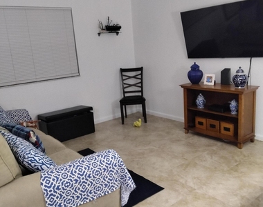 399 Brittany Drive - Photo Thumbnail 9