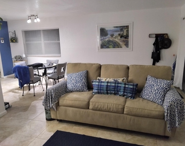 399 Brittany Drive - Photo Thumbnail 6