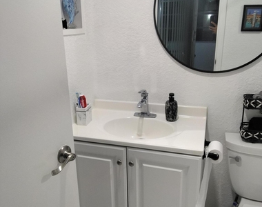399 Brittany Drive - Photo Thumbnail 16