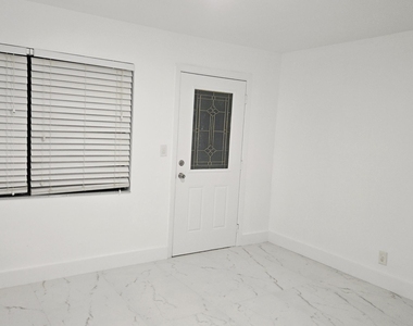2849 Ne 13th Avenue - Photo Thumbnail 2