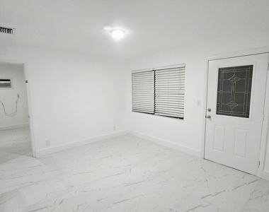 2849 Ne 13th Avenue - Photo Thumbnail 6
