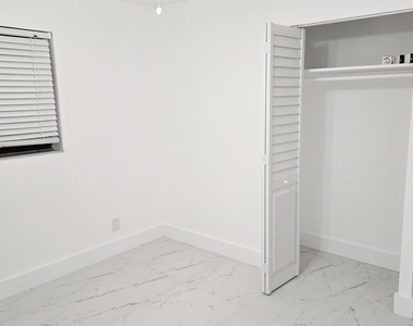 2849 Ne 13th Avenue - Photo Thumbnail 5