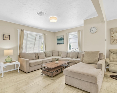 3218 Palm Drive - Photo Thumbnail 14
