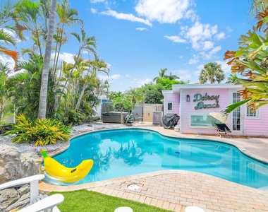 3218 Palm Drive - Photo Thumbnail 9