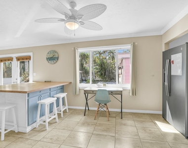 3218 Palm Drive - Photo Thumbnail 12