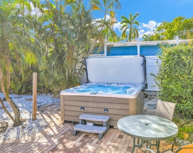 3218 Palm Drive - Photo Thumbnail 28