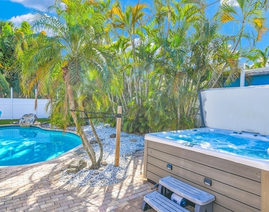 3218 Palm Drive - Photo Thumbnail 2