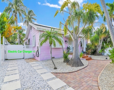 3218 Palm Drive - Photo Thumbnail 10