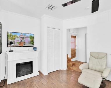 3218 Palm Drive - Photo Thumbnail 22