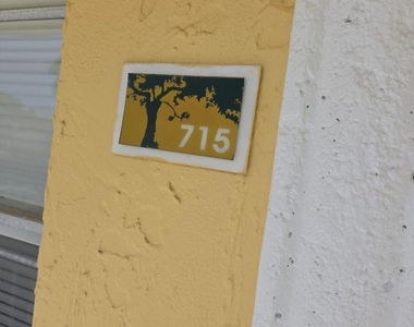 5186 Ne 6th Avenue - Photo Thumbnail 1
