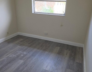 5186 Ne 6th Avenue - Photo Thumbnail 4