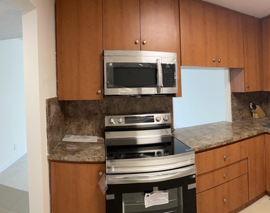 1801 S Ocean Drive - Photo Thumbnail 5