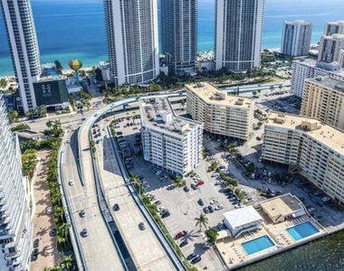 1801 S Ocean Drive - Photo Thumbnail 10