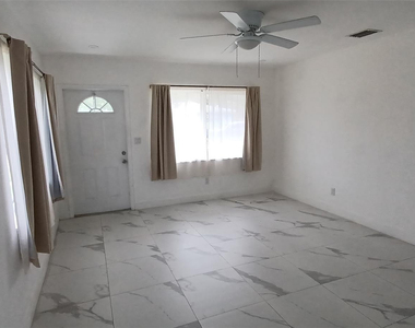 602 Se 2nd Avenue - Photo Thumbnail 2
