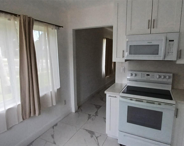 602 Se 2nd Avenue - Photo Thumbnail 3