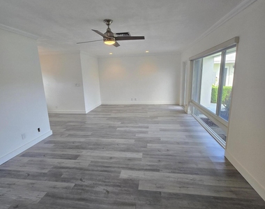 2849 Ne 30th Street - Photo Thumbnail 3