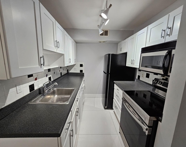 2148 Sherwood Forest Boulevard - Photo Thumbnail 5
