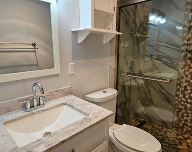 2148 Sherwood Forest Boulevard - Photo Thumbnail 17