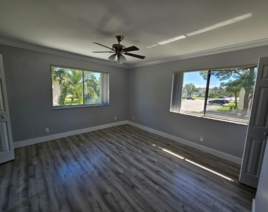 2148 Sherwood Forest Boulevard - Photo Thumbnail 30