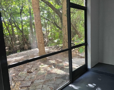 2445 Sw 18th Terrace - Photo Thumbnail 12