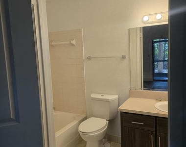 2445 Sw 18th Terrace - Photo Thumbnail 8